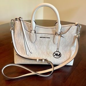 🤍NWT MK logo AUSTEN SMALL LEATHER SATCHEL🤍